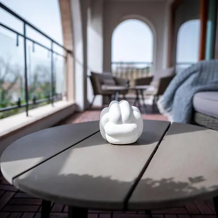 Queen's Palace * Balcsik