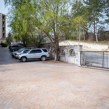 Queen's Palace Apartman Balcsik