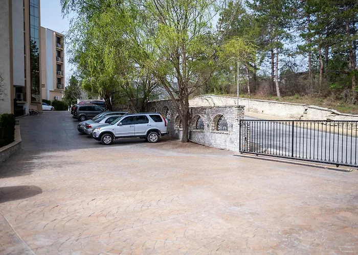 Queen's Palace Appartement Baltsjik