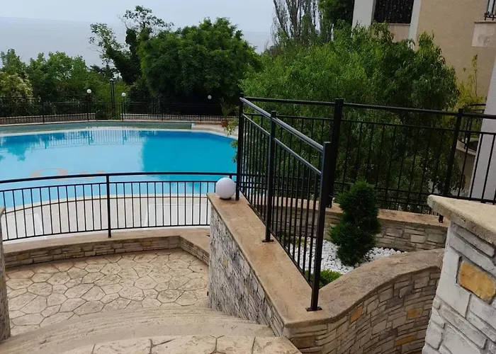 Queen's Palace Appartement Baltsjik